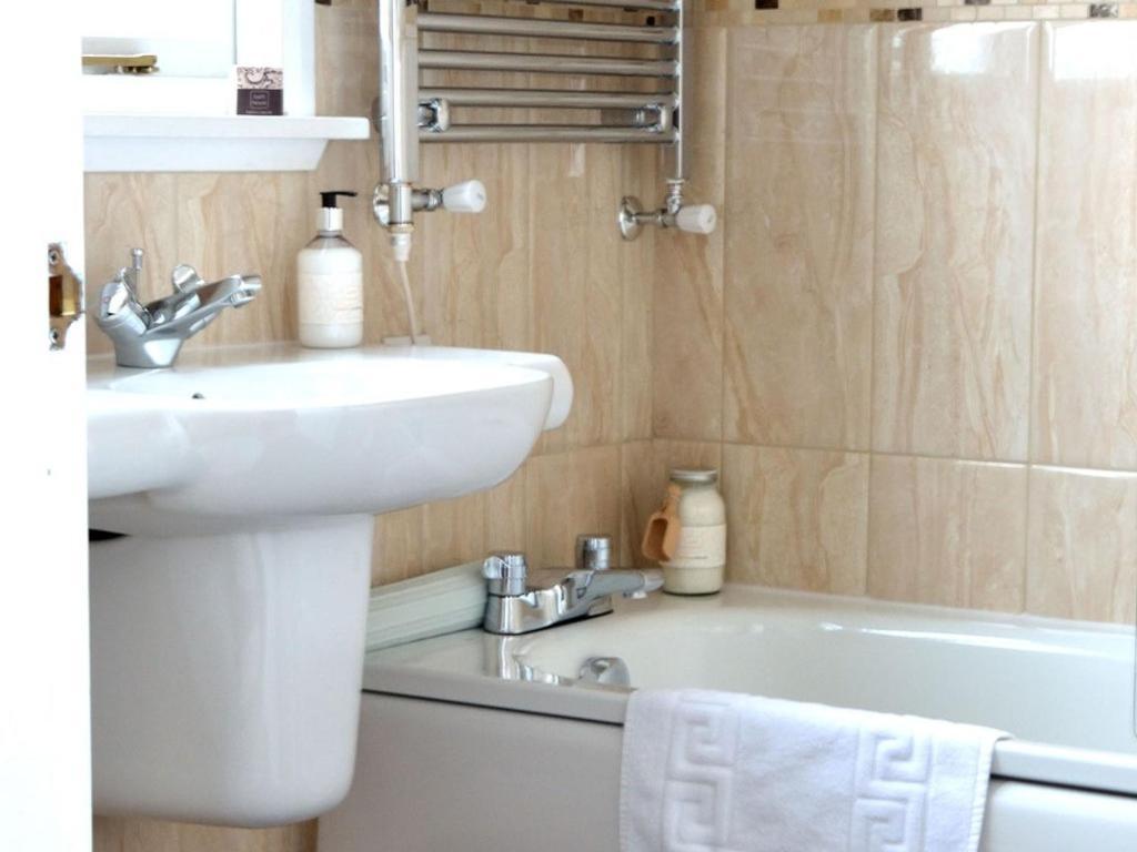 Sonata Guest House (Adults Only) Kendal Exterior foto